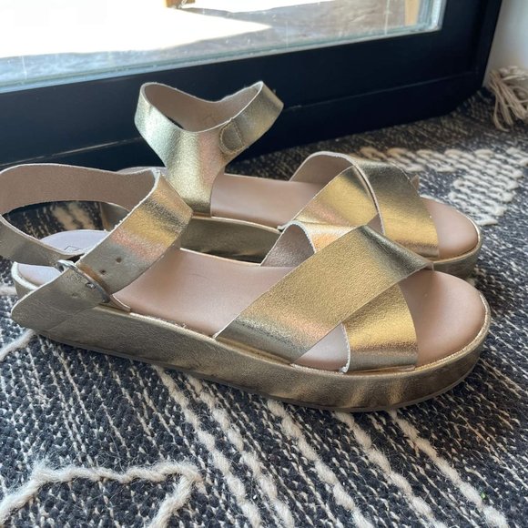 Zara Kids Crossed Chunky Sandals Gold (Size 5) - Picture 2 of 2